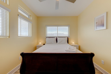 Lake House Pet friendly, Private pool, EV charger, , on Gulf of Mexico - Port Aransas in Texas - Lakehouse Vacation Rental - Lake Home for rent on LakeHouseVacations.com