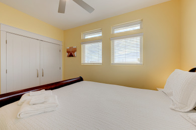 Lake House Pet friendly, Private pool, EV charger, , on Gulf of Mexico - Port Aransas in Texas - Lakehouse Vacation Rental - Lake Home for rent on LakeHouseVacations.com