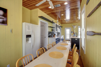 Lake House Awesome island home with a community pool. In the heart of Port Aransas!, , on Gulf of Mexico - Port Aransas in Texas - Lakehouse Vacation Rental - Lake Home for rent on LakeHouseVacations.com