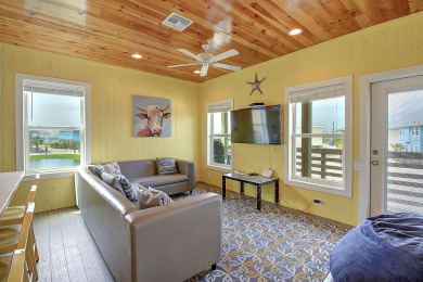 Lake House Awesome island home with a community pool. In the heart of Port Aransas!, , on Gulf of Mexico - Port Aransas in Texas - Lakehouse Vacation Rental - Lake Home for rent on LakeHouseVacations.com