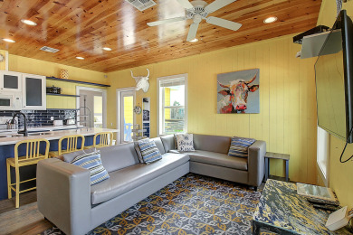 Lake House Awesome island home with a community pool. In the heart of Port Aransas!, , on Gulf of Mexico - Port Aransas in Texas - Lakehouse Vacation Rental - Lake Home for rent on LakeHouseVacations.com