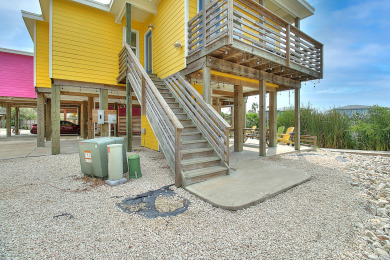 Lake House Awesome island home with a community pool. In the heart of Port Aransas!, , on Gulf of Mexico - Port Aransas in Texas - Lakehouse Vacation Rental - Lake Home for rent on LakeHouseVacations.com