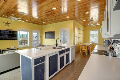 Lake House Awesome island home with a community pool. In the heart of Port Aransas!, , on Gulf of Mexico - Port Aransas in Texas - Lakehouse Vacation Rental - Lake Home for rent on LakeHouseVacations.com