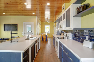Lake House Awesome island home with a community pool. In the heart of Port Aransas!, , on Gulf of Mexico - Port Aransas in Texas - Lakehouse Vacation Rental - Lake Home for rent on LakeHouseVacations.com