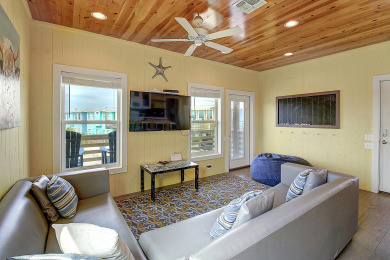 Lake House Awesome island home with a community pool. In the heart of Port Aransas!, , on Gulf of Mexico - Port Aransas in Texas - Lakehouse Vacation Rental - Lake Home for rent on LakeHouseVacations.com