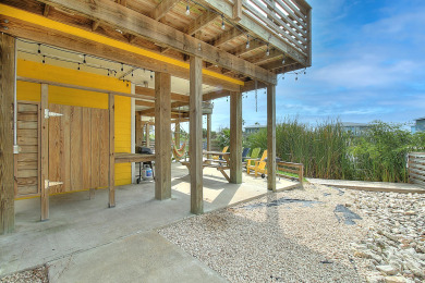 Lake House Awesome island home with a community pool. In the heart of Port Aransas!, , on Gulf of Mexico - Port Aransas in Texas - Lakehouse Vacation Rental - Lake Home for rent on LakeHouseVacations.com