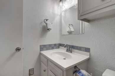 Lake House Cozy and spacious bungalow!, , on Gulf of Mexico - Port Aransas in Texas - Lakehouse Vacation Rental - Lake Home for rent on LakeHouseVacations.com