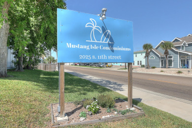 Lake House Cozy and spacious bungalow!, , on Gulf of Mexico - Port Aransas in Texas - Lakehouse Vacation Rental - Lake Home for rent on LakeHouseVacations.com