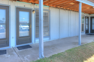 Lake House Cozy and spacious bungalow!, , on Gulf of Mexico - Port Aransas in Texas - Lakehouse Vacation Rental - Lake Home for rent on LakeHouseVacations.com
