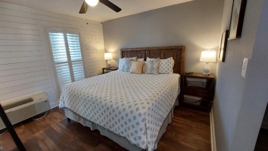 Lake House Quiet and comfortable remodeled studio with sunset views., , on Gulf of Mexico - Port Aransas in Texas - Lakehouse Vacation Rental - Lake Home for rent on LakeHouseVacations.com