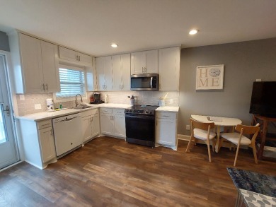 Lake House Quiet and comfortable remodeled studio with sunset views., , on Gulf of Mexico - Port Aransas in Texas - Lakehouse Vacation Rental - Lake Home for rent on LakeHouseVacations.com