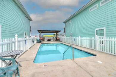 Lake House Fantastic pet friendly home only half a block to the beach!! Community Pool!, , on Gulf of Mexico - Port Aransas in Texas - Lakehouse Vacation Rental - Lake Home for rent on LakeHouseVacations.com