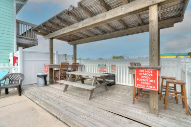 Lake House Fantastic pet friendly home only half a block to the beach!! Community Pool!, , on Gulf of Mexico - Port Aransas in Texas - Lakehouse Vacation Rental - Lake Home for rent on LakeHouseVacations.com