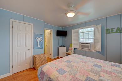 Lake House Adorable cottage in the heart of town! , , on Gulf of Mexico - Port Aransas in Texas - Lakehouse Vacation Rental - Lake Home for rent on LakeHouseVacations.com
