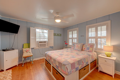 Lake House Adorable cottage in the heart of town! , , on Gulf of Mexico - Port Aransas in Texas - Lakehouse Vacation Rental - Lake Home for rent on LakeHouseVacations.com