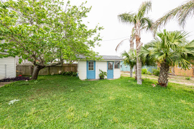 Lake House Adorable cottage in the heart of town! , , on Gulf of Mexico - Port Aransas in Texas - Lakehouse Vacation Rental - Lake Home for rent on LakeHouseVacations.com