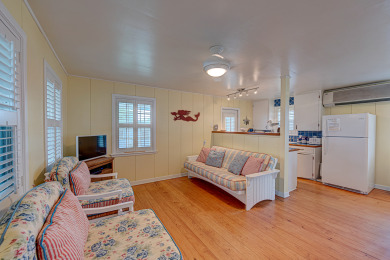 Lake House Adorable cottage in the heart of town! , , on Gulf of Mexico - Port Aransas in Texas - Lakehouse Vacation Rental - Lake Home for rent on LakeHouseVacations.com