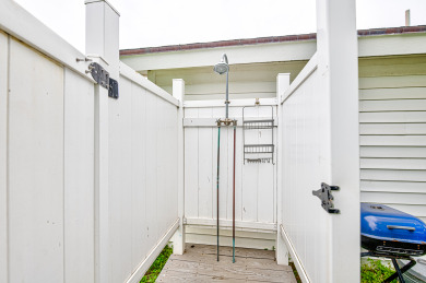 Lake House Adorable cottage in the heart of town! , , on Gulf of Mexico - Port Aransas in Texas - Lakehouse Vacation Rental - Lake Home for rent on LakeHouseVacations.com