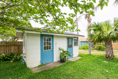 Lake House Adorable cottage in the heart of town! , , on Gulf of Mexico - Port Aransas in Texas - Lakehouse Vacation Rental - Lake Home for rent on LakeHouseVacations.com
