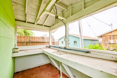Lake House Adorable cottage in the heart of town! , , on Gulf of Mexico - Port Aransas in Texas - Lakehouse Vacation Rental - Lake Home for rent on LakeHouseVacations.com