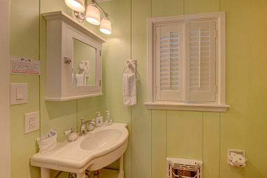 Lake House Adorable cottage in the heart of town! , , on Gulf of Mexico - Port Aransas in Texas - Lakehouse Vacation Rental - Lake Home for rent on LakeHouseVacations.com