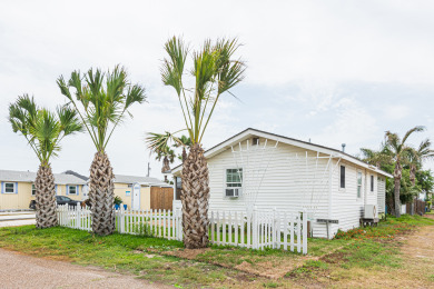 Lake House Adorable cottage in the heart of town! , , on Gulf of Mexico - Port Aransas in Texas - Lakehouse Vacation Rental - Lake Home for rent on LakeHouseVacations.com