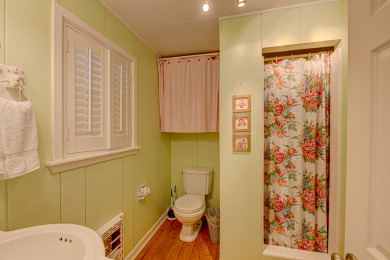 Lake House Adorable cottage in the heart of town! , , on Gulf of Mexico - Port Aransas in Texas - Lakehouse Vacation Rental - Lake Home for rent on LakeHouseVacations.com