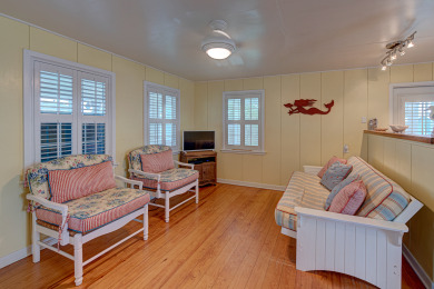 Lake House Adorable cottage in the heart of town! , , on Gulf of Mexico - Port Aransas in Texas - Lakehouse Vacation Rental - Lake Home for rent on LakeHouseVacations.com