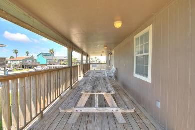 Lake House Awesome home right next to the city pool with plenty of boat parking. , , on Gulf of Mexico - Port Aransas in Texas - Lakehouse Vacation Rental - Lake Home for rent on LakeHouseVacations.com