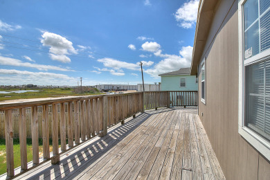 Lake House Awesome home right next to the city pool with plenty of boat parking. , , on Gulf of Mexico - Port Aransas in Texas - Lakehouse Vacation Rental - Lake Home for rent on LakeHouseVacations.com