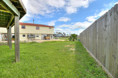 Lake House Awesome home right next to the city pool with plenty of boat parking. , , on Gulf of Mexico - Port Aransas in Texas - Lakehouse Vacation Rental - Lake Home for rent on LakeHouseVacations.com