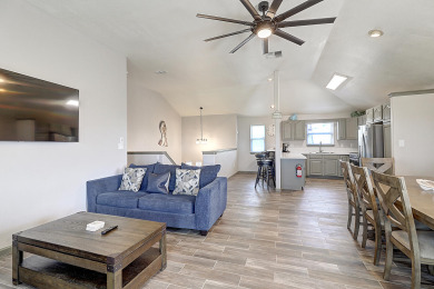 Lake House Beachfront Community! Short wall to the beach!, , on Gulf of Mexico - Port Aransas in Texas - Lakehouse Vacation Rental - Lake Home for rent on LakeHouseVacations.com