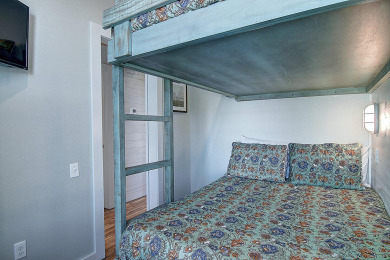 Lake House Island style bungalow. Community Pool! Close to the Beach!, , on Gulf of Mexico - Port Aransas in Texas - Lakehouse Vacation Rental - Lake Home for rent on LakeHouseVacations.com