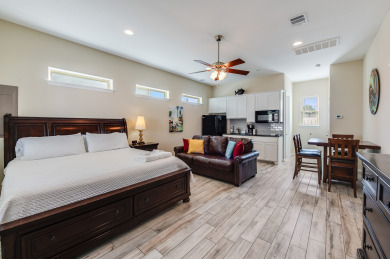 Lake House Charming retreat with private pool, and dog friendly!, , on Gulf of Mexico - Port Aransas in Texas - Lakehouse Vacation Rental - Lake Home for rent on LakeHouseVacations.com