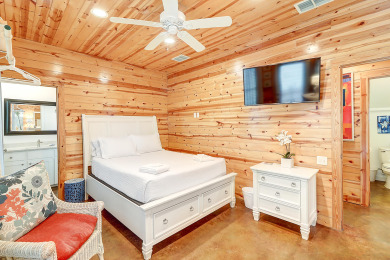 Lake House Adorable coastal home, Community pool, short drive to beach!, , on Gulf of Mexico - Port Aransas in Texas - Lakehouse Vacation Rental - Lake Home for rent on LakeHouseVacations.com