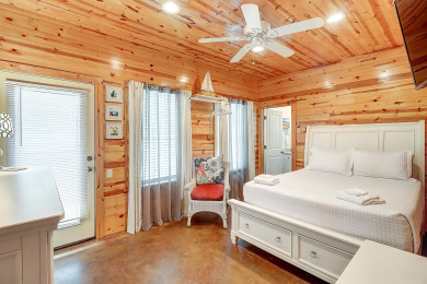Lake House Adorable coastal home, Community pool, short drive to beach!, , on Gulf of Mexico - Port Aransas in Texas - Lakehouse Vacation Rental - Lake Home for rent on LakeHouseVacations.com