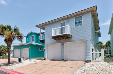 Lake House Lovely pet friendly home in Village Walk! Gated community! 2 Heated pools! , , on Gulf of Mexico - Port Aransas in Texas - Lakehouse Vacation Rental - Lake Home for rent on LakeHouseVacations.com