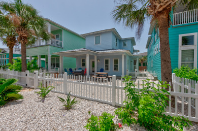 Lake House Lovely pet friendly home in Village Walk! Gated community! 2 Heated pools! , , on Gulf of Mexico - Port Aransas in Texas - Lakehouse Vacation Rental - Lake Home for rent on LakeHouseVacations.com