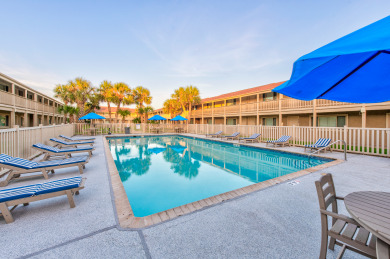 Lake House A Cozy Getaway Near the Beach, Poolside Condo, , on Gulf of Mexico - Port Aransas in Texas - Lakehouse Vacation Rental - Lake Home for rent on LakeHouseVacations.com