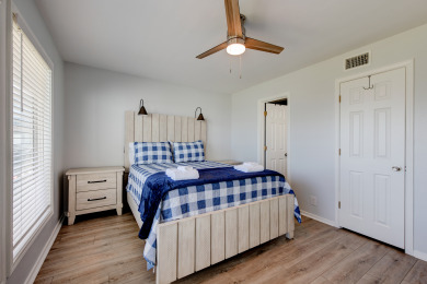 Lake House Beautifully updated, in unit washer and dryer, Boardwalk to Beach, , on Gulf of Mexico - Port Aransas in Texas - Lakehouse Vacation Rental - Lake Home for rent on LakeHouseVacations.com