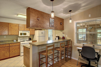 Lake House Fantasy Oaks Lodge! 1 mile from the boat ramp! Pet Friendly! 1.36 Acres, , on Gulf of Mexico - Aransas Pass in Texas - Lakehouse Vacation Rental - Lake Home for rent on LakeHouseVacations.com