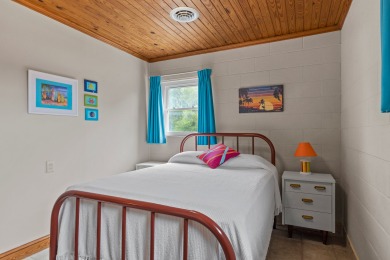 Lake House HOT DEAL! CAN'T STAY A WEEK, 3 NITE'S COZY COTTAGE! SHORT WALK TO BEACH!, , on Atlantic Beach in North Carolina - Lakehouse Vacation Rental - Lake Home for rent on LakeHouseVacations.com