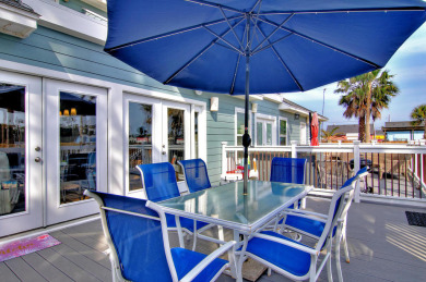 Lake House Huge pool in a private courtyard area and just a 5 minute walk to the beach!, , on Gulf of Mexico - Port Aransas in Texas - Lakehouse Vacation Rental - Lake Home for rent on LakeHouseVacations.com