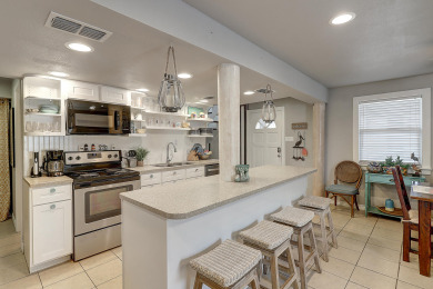 Lake House New Coastal Container Home! Close to the beach, private pool!, , on Gulf of Mexico - Port Aransas in Texas - Lakehouse Vacation Rental - Lake Home for rent on LakeHouseVacations.com