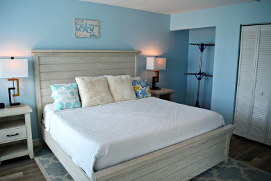 Lake House Emerald Isle 509 by Alicia Hollis Rentals Open Aug 3 FREE TICKETS! $300Day, , on Gulf of Mexico - Fort Walton in Florida - Lakehouse Vacation Rental - Lake Home for rent on LakeHouseVacations.com