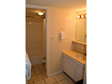 Lake House Emerald Isle 312 by Alicia Hollis Rentals Open Aug 9 FREE TICKETS! $300Day, , on Gulf of Mexico - Fort Walton in Florida - Lakehouse Vacation Rental - Lake Home for rent on LakeHouseVacations.com