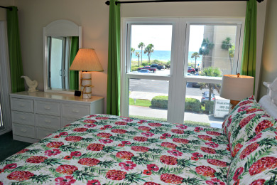 Lake House Emerald Isle 312 by Alicia Hollis Rentals Open Aug 9 FREE TICKETS! $300Day, , on Gulf of Mexico - Fort Walton in Florida - Lakehouse Vacation Rental - Lake Home for rent on LakeHouseVacations.com