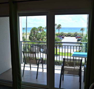 Lake House Emerald Isle 312 by Alicia Hollis Rentals Open Aug 9 FREE TICKETS! $300Day, , on Gulf of Mexico - Fort Walton in Florida - Lakehouse Vacation Rental - Lake Home for rent on LakeHouseVacations.com