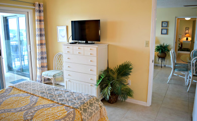 Lake House 404 Emerald Isle by Alicia Hollis Rentals Open Aug 2 FREE TICKETS! $300Day, , on Gulf of Mexico - Fort Walton in Florida - Lakehouse Vacation Rental - Lake Home for rent on LakeHouseVacations.com