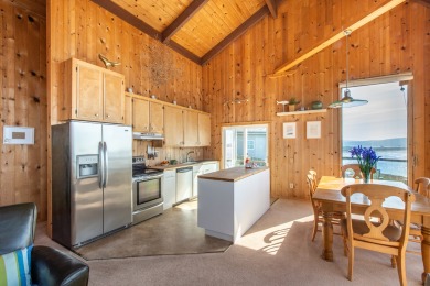 Lake House Breaking Waves-Let the Waves Lull You to Sleep!Ocean IS your Backyard! WIFI, , on  in California - Lakehouse Vacation Rental - Lake Home for rent on LakeHouseVacations.com